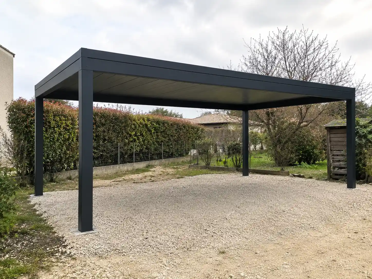 Carport autoportant noir sur mesure en Gironde