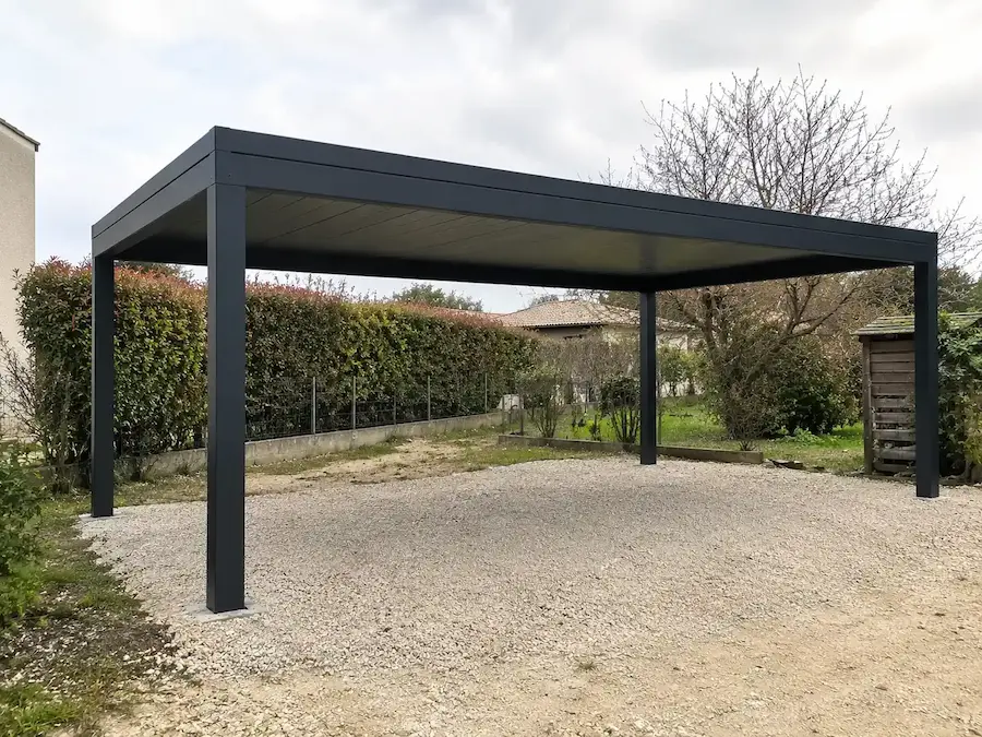 Carport autoportant noir sur mesure en Gironde